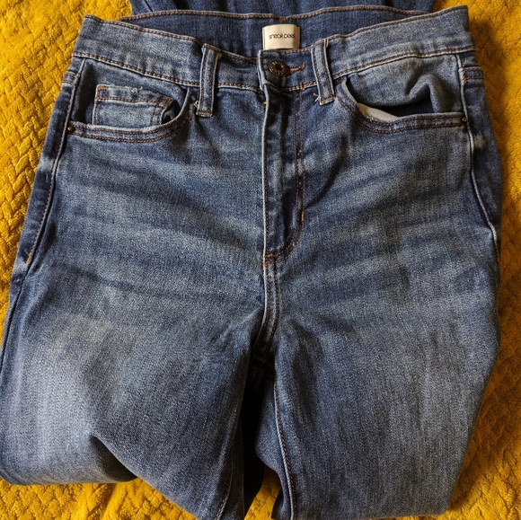 Ultra flare sneak peek woman's size 5 jeans - Picture 4 of 5